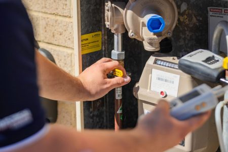 Gas plumber. Gas meter.